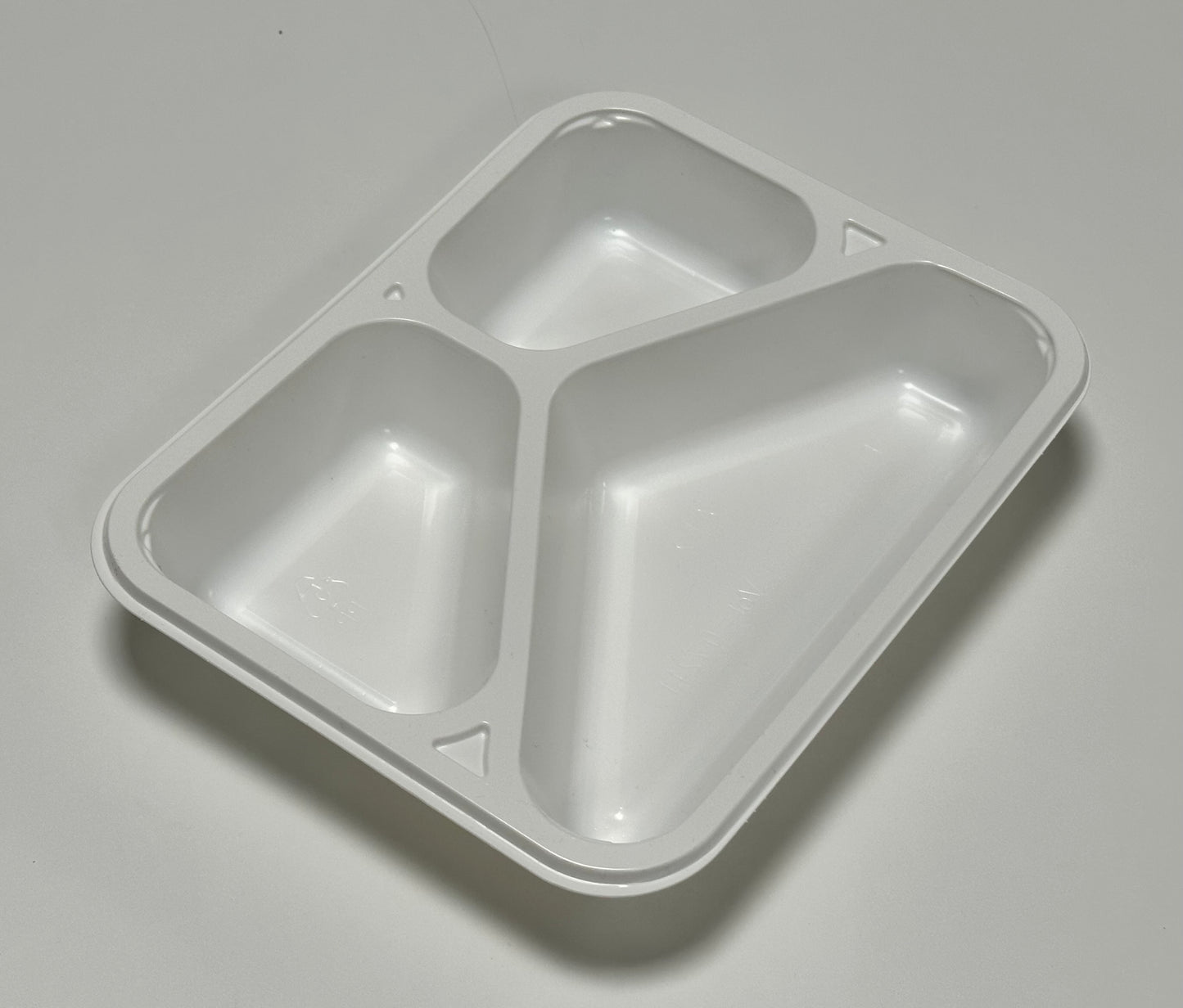 可重复使用的 PP 密封碗，3 部分，178x136x34mm，825ml，黑色和白色，480 件